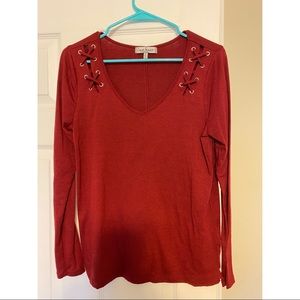 Almost Famous, Medium. Color: burgundy